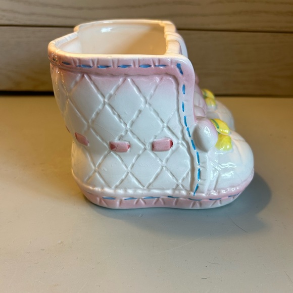 Vintage My Neil Ceramic Baby Booties Planter - Picture 3 of 5